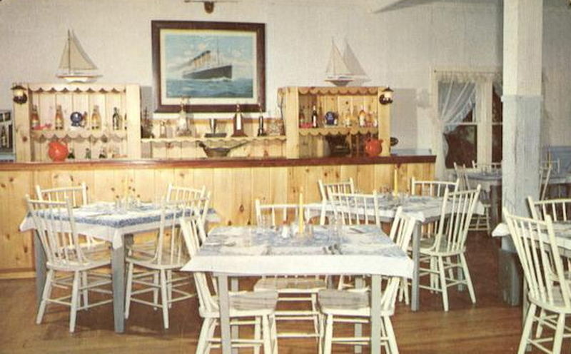 Hotel Saugatuck (Twin Gables Hotel) - Vintage Postcard